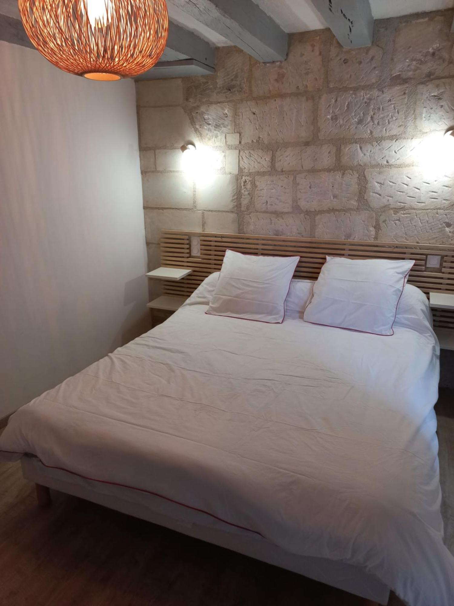 Agreable Maison De Ville Au Coeur De 希农 外观 照片