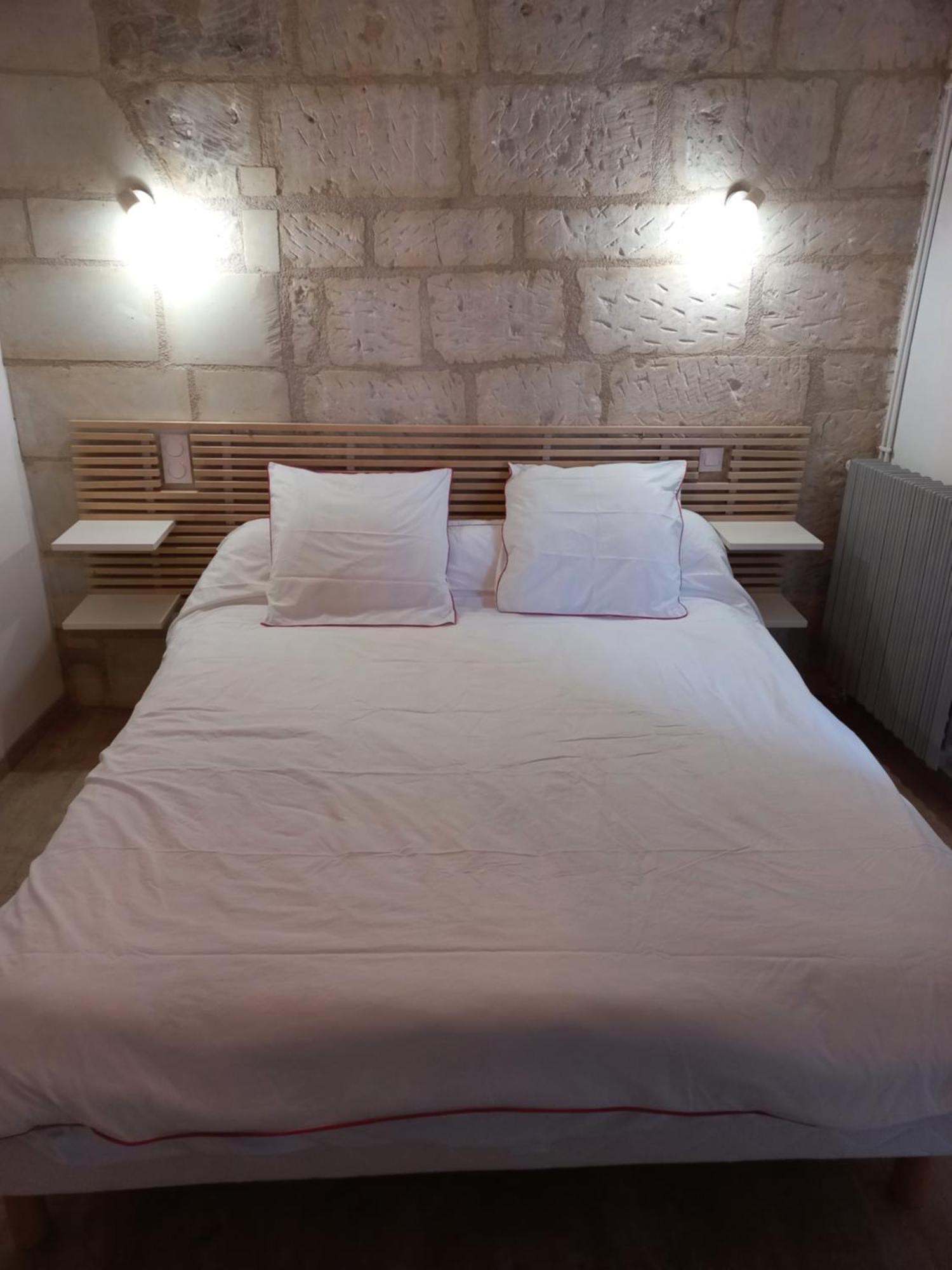 Agreable Maison De Ville Au Coeur De 希农 外观 照片