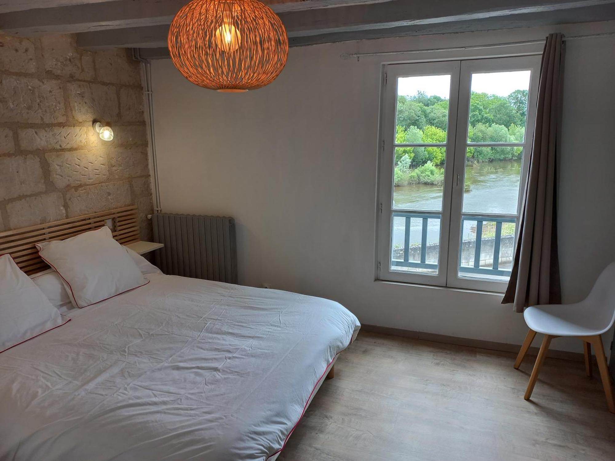 Agreable Maison De Ville Au Coeur De 希农 外观 照片