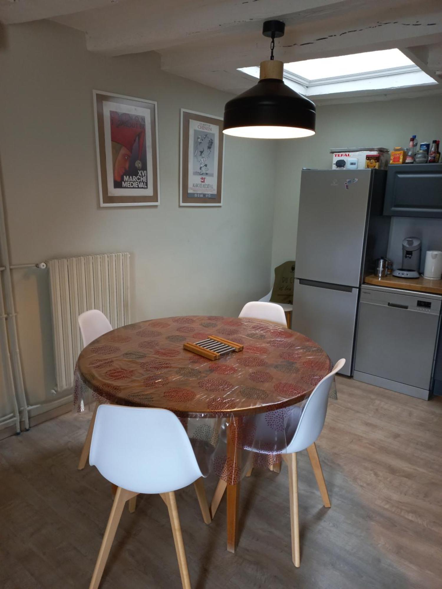 Agreable Maison De Ville Au Coeur De 希农 外观 照片
